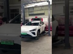 un ascensore di 2 automobili di servizio postale