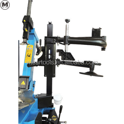 Potente cambio pneumatici per autoveicoli da 1,1 kW 220V inclinato con braccia di supporto