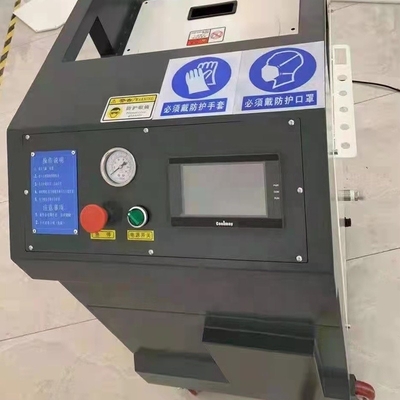 Macchina per lo sciacquaggio del ghiaccio secco grigio Capacità di 1,5 kg/min per la pulizia del carbonio del motore di un'auto