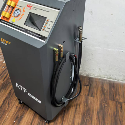 Macchina per il cambio e la pulizia dell'olio del cambio automatico per autoveicoli