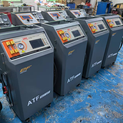 Macchina per il cambio e la pulizia dell'olio del cambio automatico per autoveicoli