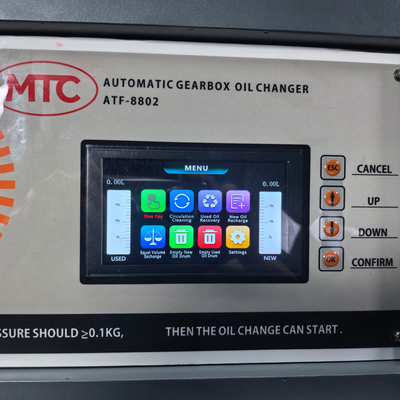 Macchina per il cambio e la pulizia dell'olio del cambio automatico per autoveicoli